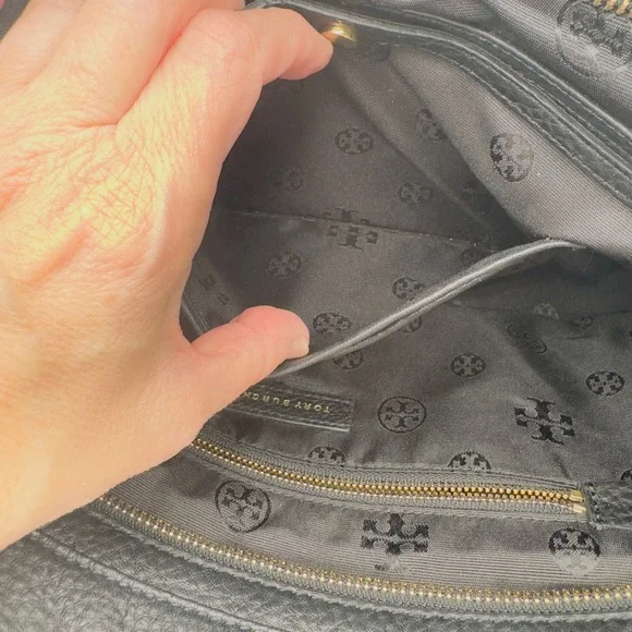 Tory Burch Meyer Plaque Pebbled Leather Tote Bag in Black - Picture 13 of 16